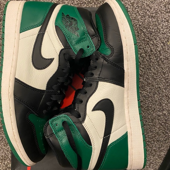 Jordan Retro 1 Pine Green 1.0 555088 302 main image 5